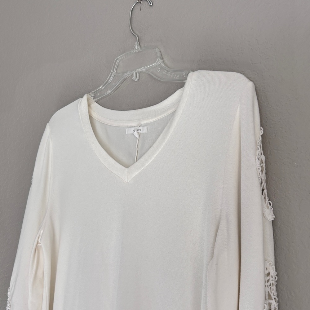 Maurices ivory Long sleeves knit Sleeves V-neck Blouse women’s M - Picture 3 of 10